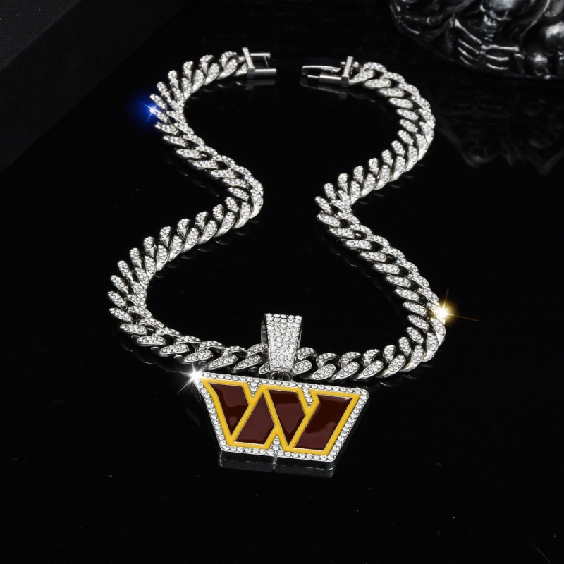 Commanders Pendant and Necklace Silver