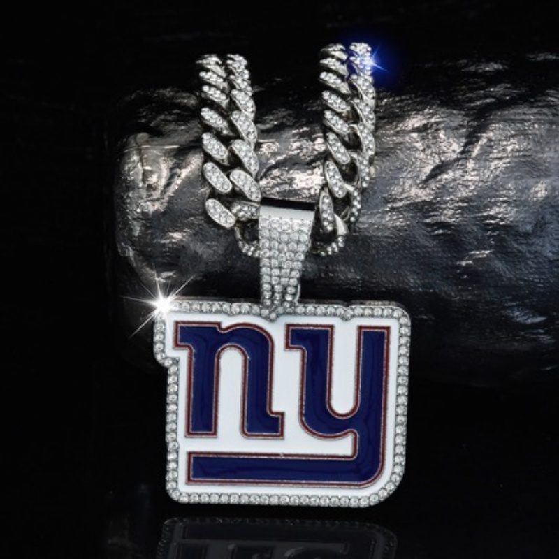 Giants Pendant and Necklace Silver