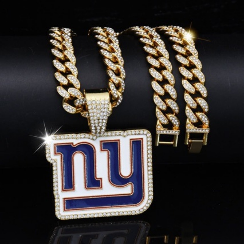 Giants Pendant and Necklace Gold