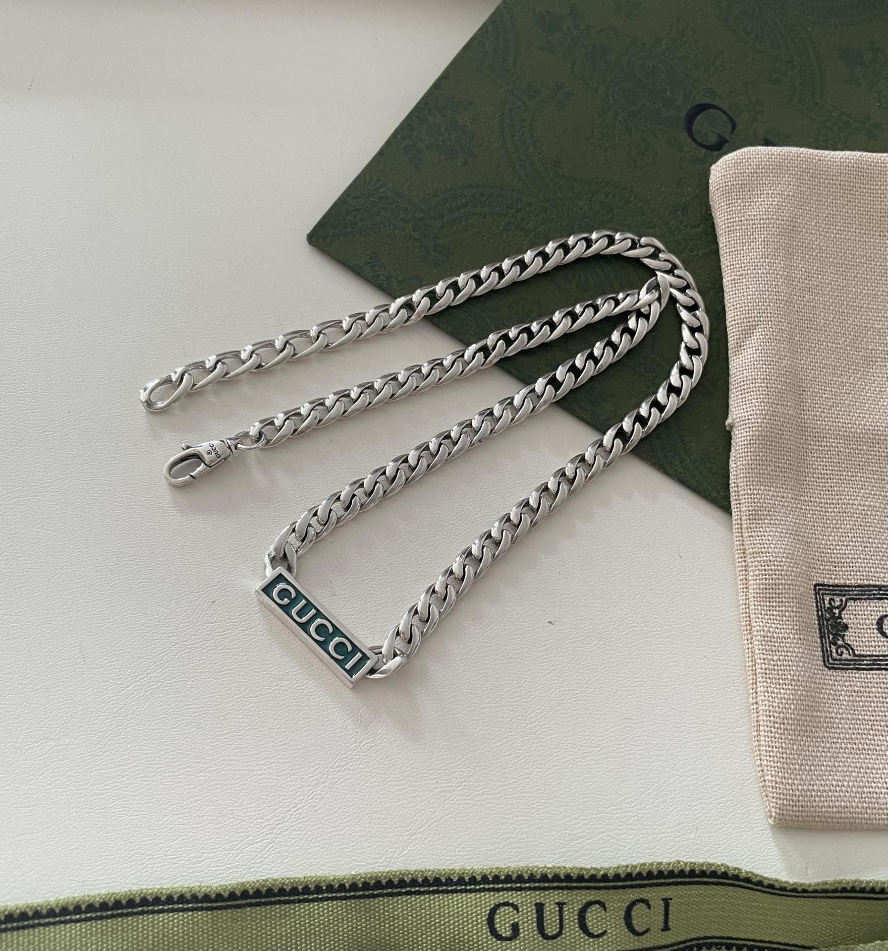 Gucci. necklace 45CM